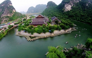 Ninh Binh enhances to develop tourism evironment