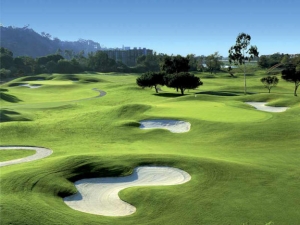 Vietnam Golf and Country Club Attracts Tourists Nationwide and Worldwide