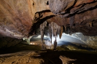 Va cave and Nuoc Nut cave through American photographer&#039;s lens