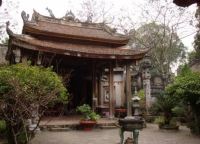 Chu Dong Tu Temple - Altar a immortal Vietnamese spirit