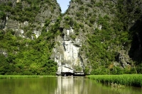 “A terrestrial Ha Long Bay” in Ninh Binh, Tam Coc- Bich Dong