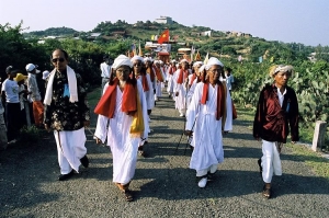 Cho Ro ethnic group - The ethnic group has diffirent community organization