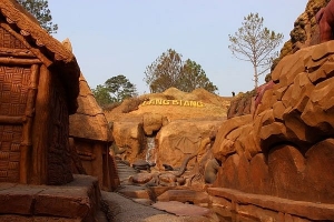 DaLat's history narrated by sculpted path