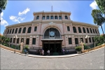Admire the famous architecture of Saigon Central Post Office