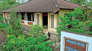 Tram cot house - ancient work of sculptural architecture