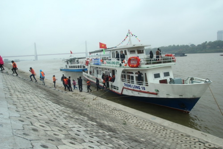 Deversifying cruises along Red River
